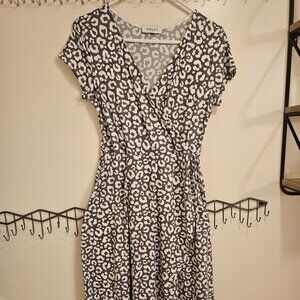 Gilli Hi Lo Dressy Dress - Gray and White Print Size Small